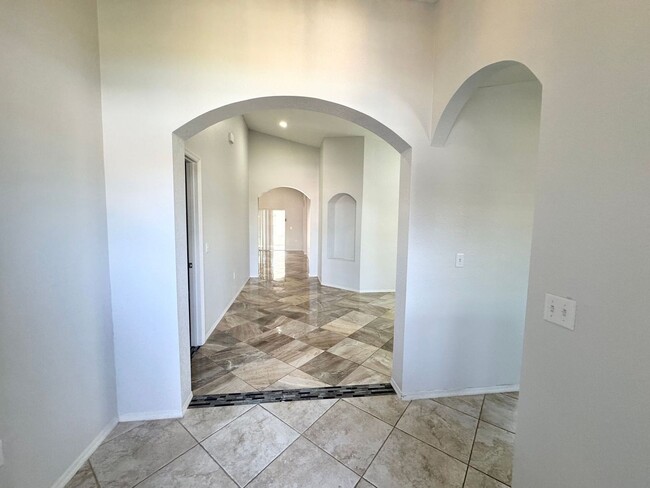 Building Photo - 4 Bedroom 2 Bath - Gated Community - Move ...