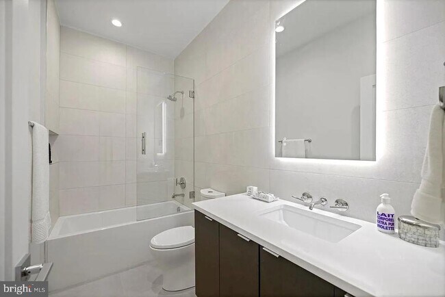Building Photo - 1128 6th St NW