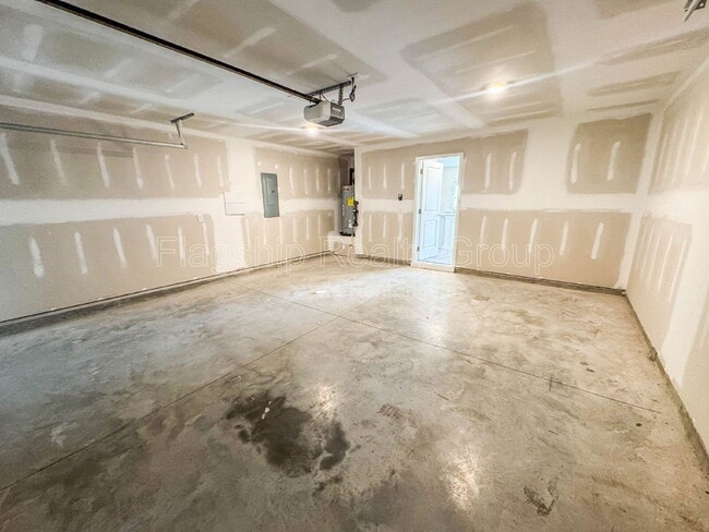 Building Photo - 2136 Montalvan Dr