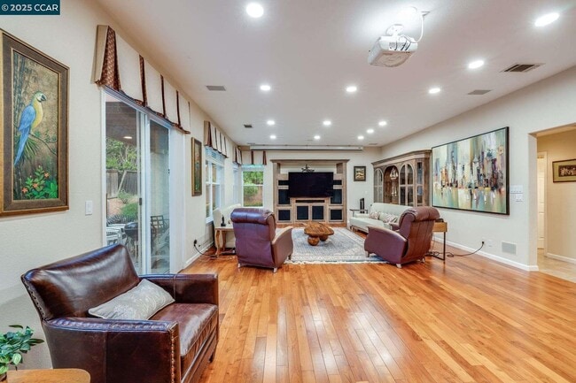 Building Photo - 1105 Peacock Creek Dr