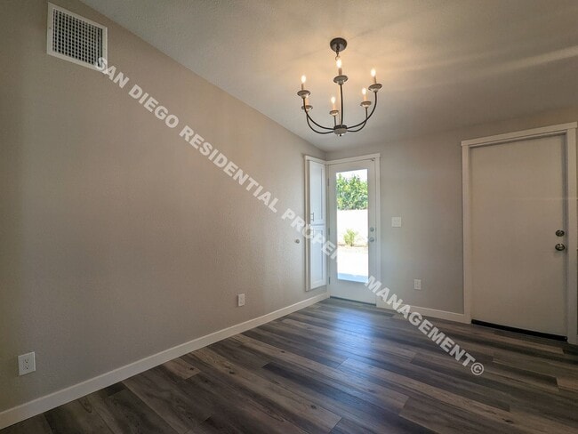 Building Photo - ***$250 MOVE-IN INCENTIVE*** Renovated 3-B...