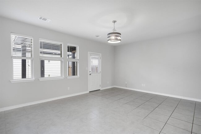 Building Photo - 1805 Artesian Spgs Xing