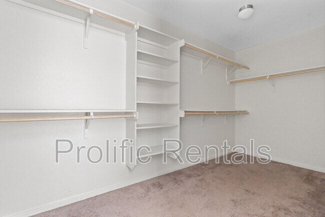 Building Photo - 6117 Verde Dr