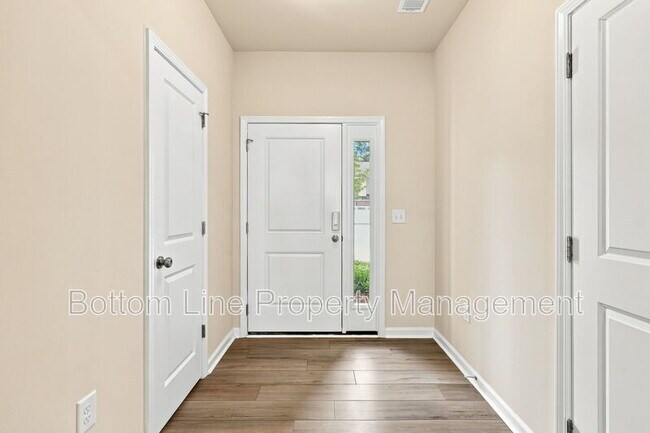 Building Photo - 460 Glen Clova Dr