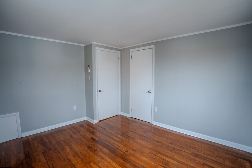 Building Photo - 152 Calvert St