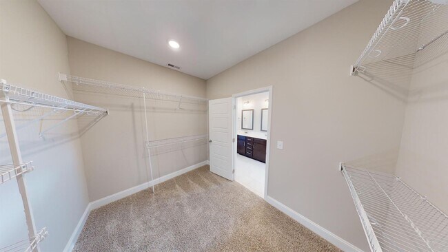 Building Photo - 3 bedrooms almost brand new house