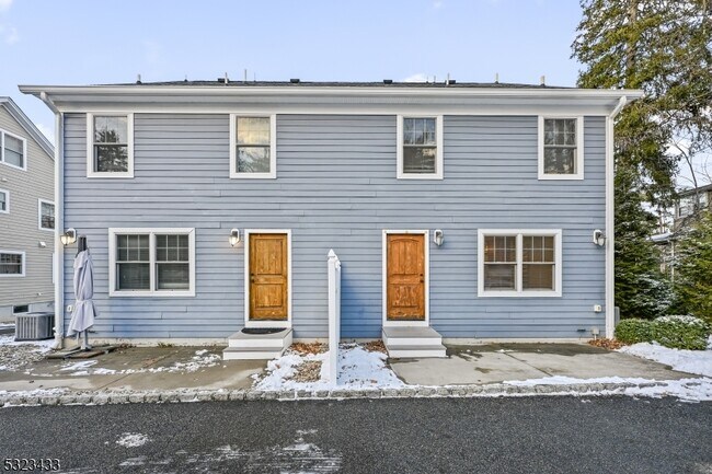 Building Photo - 64 Kent Pl Blvd