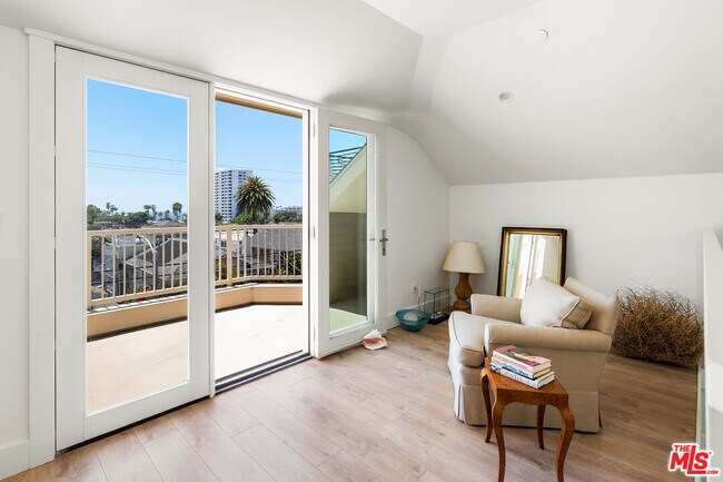 Building Photo - 2817 3rd St