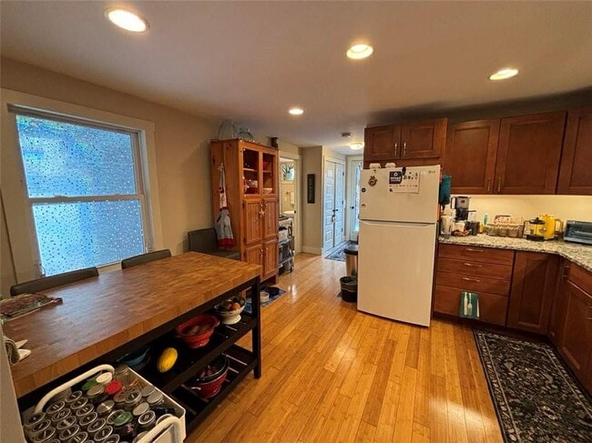 Building Photo - 12 Clark St