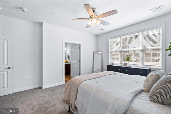 Building Photo - 2950 Ashwood Cir