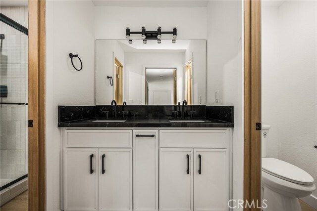 Building Photo - 2565 Santa Ana Ave