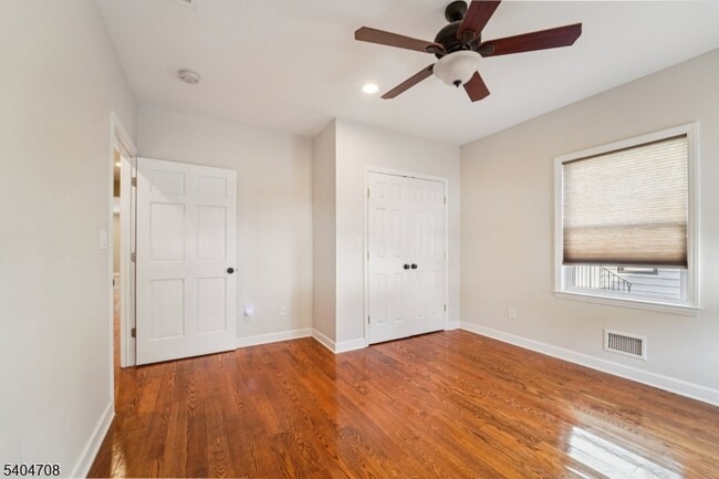 Building Photo - 204 Harrison St