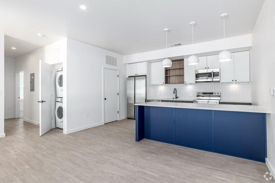 2BR, 2BA - 995SF - B8 - Kitchen - The Lindy at Wheeler