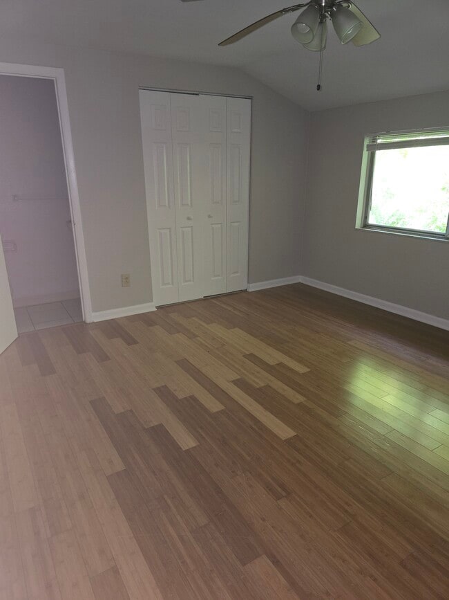 Building Photo - 2807 Lincoln Way