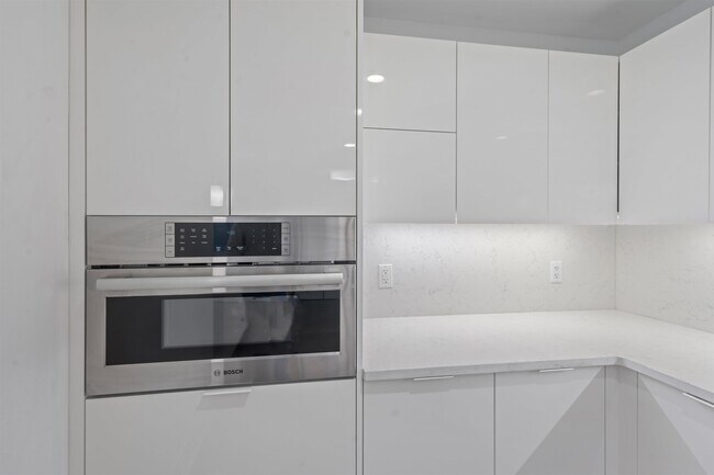 Building Photo - 9 Ave at Port Imperial