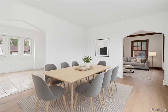 Building Photo - 5421 Toledo St