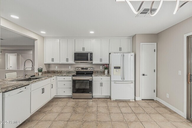 Building Photo - 3212 W Lucia Dr