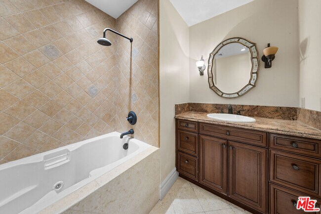 Building Photo - 15401 Brownwood Pl