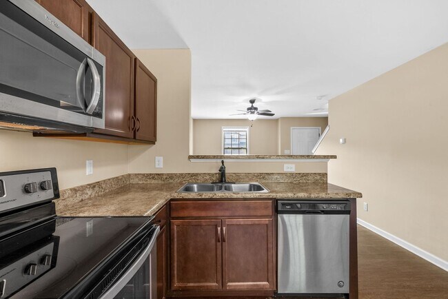 Building Photo - 161 Center Pointe Dr