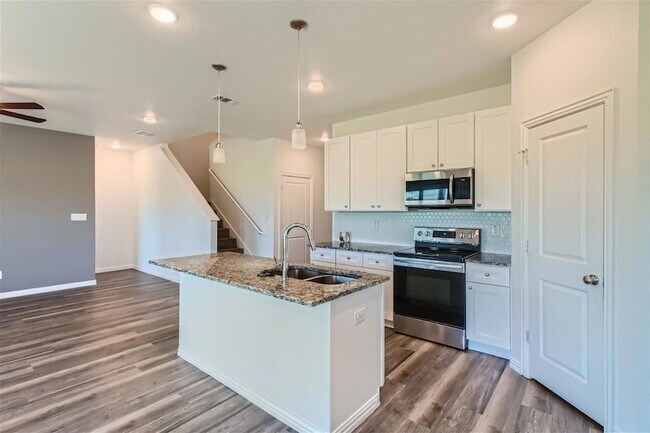 Building Photo - 7352 Parkside Place Drive