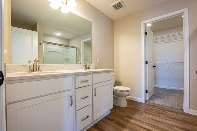 Building Photo - 2 Bedroom / 2.5 Bath Town Home Recently Built with Garage and Washer/Dryer!