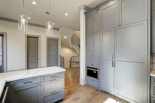 Building Photo - 1909 Revere St