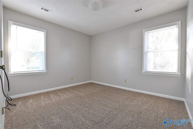 Building Photo - 122 Lewis Ln