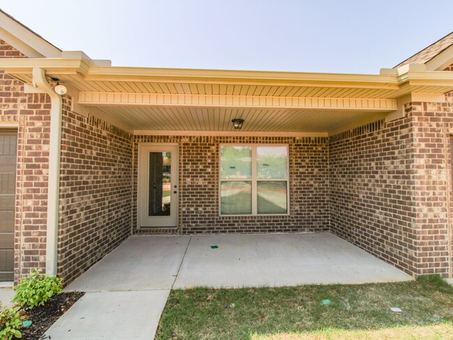 Building Photo - Lucas Ferry Townhomes - Move In Ready!