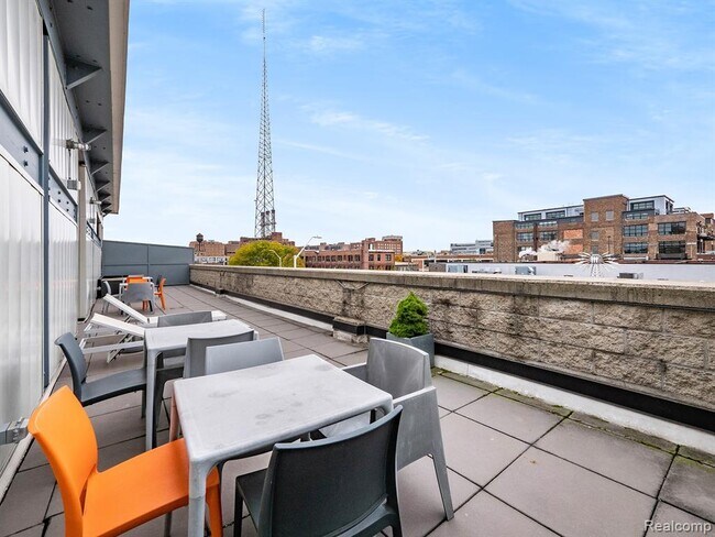 Building Photo - 460 W Canfield St