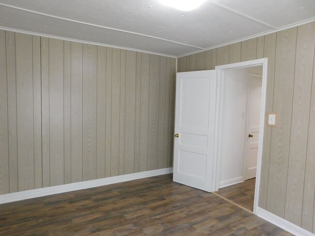 Building Photo - One bedroom/1 bath duplex in El Dorado!