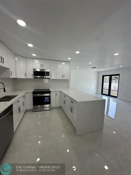 Building Photo - 4101 SW 48th Ct