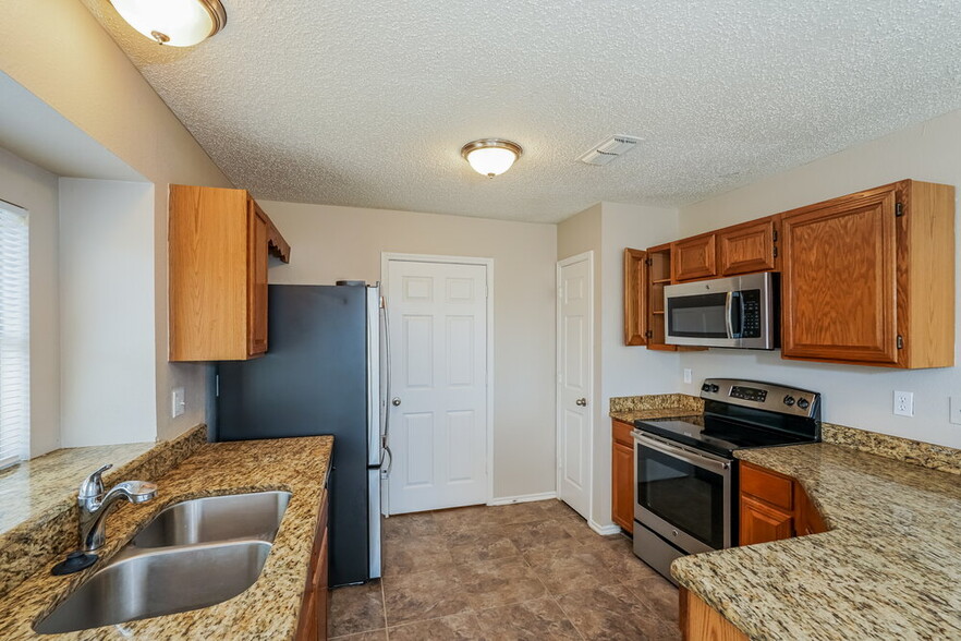 Building Photo - 1505 Glenwillow Dr