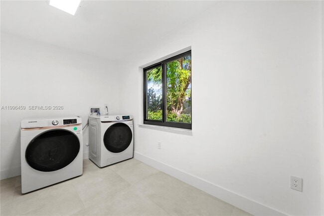 Building Photo - 8246 NE 2nd Ct