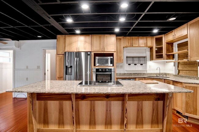 Building Photo - 18870 Highland Dr