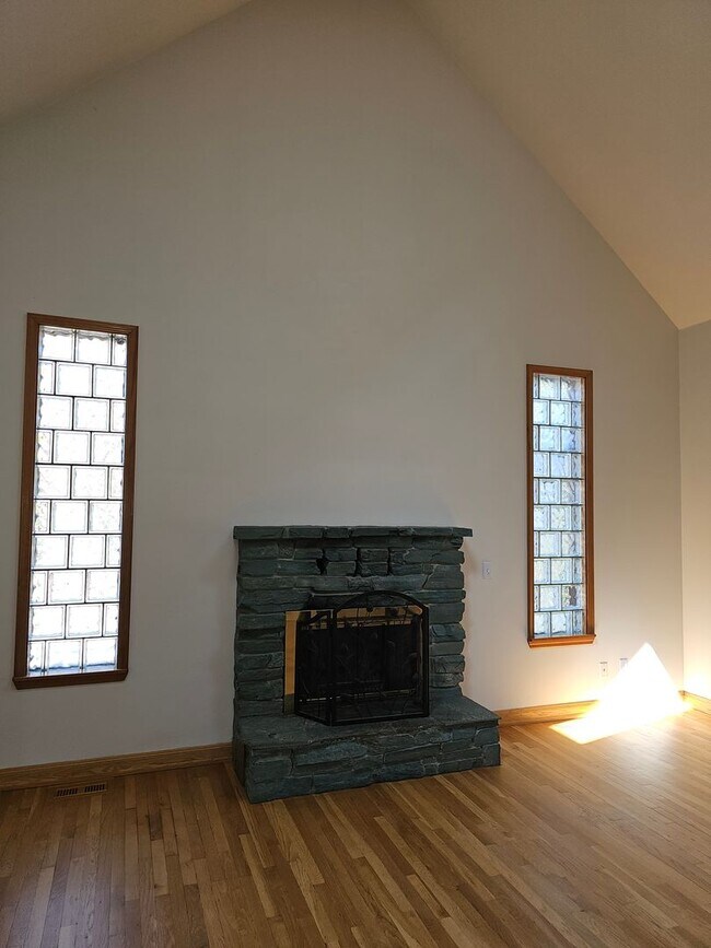 Building Photo - Incredible Hauser Lake Waterfront Home for...