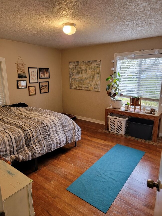 Building Photo - Beautiful 5 Bed, 2 Bath Single-Family House with Large Fenced Backyard Close to OSU!