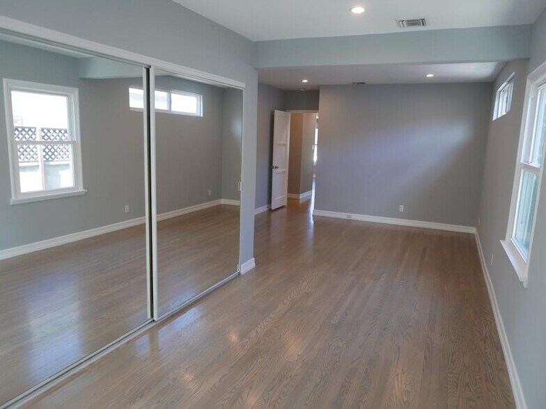 Master - 16740 Morrison St