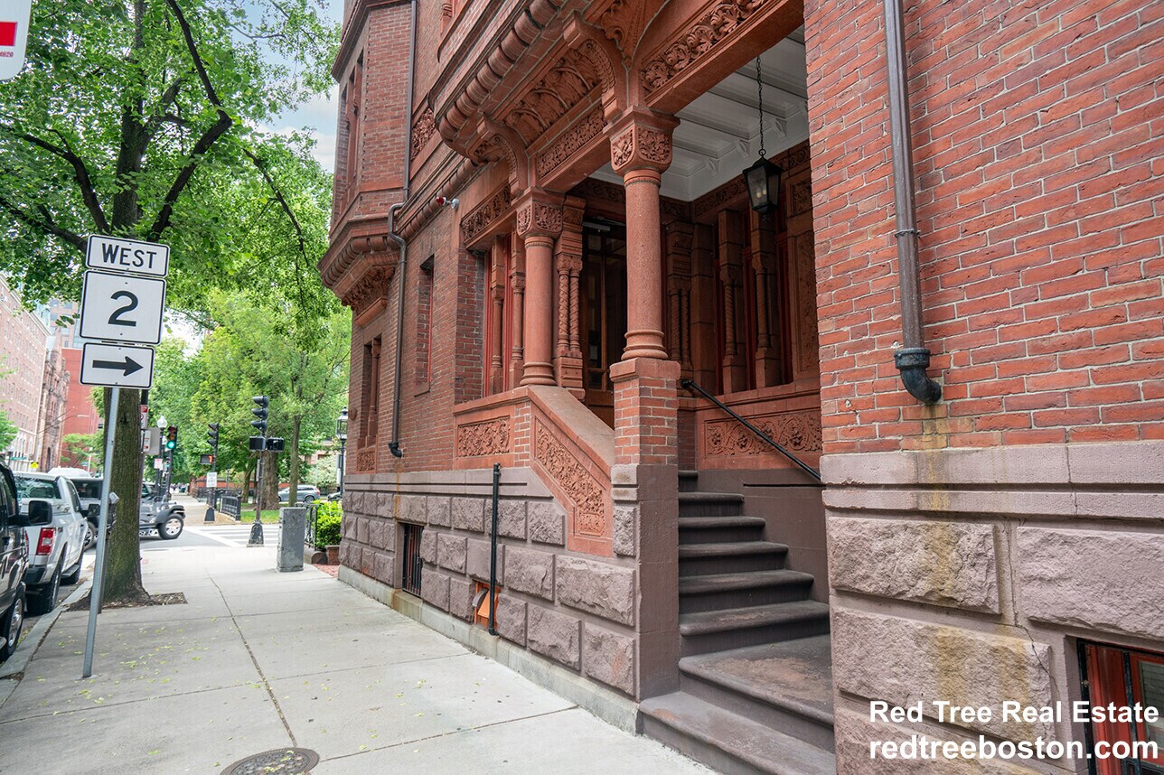 Building Photo - 295 Commonwealth Ave