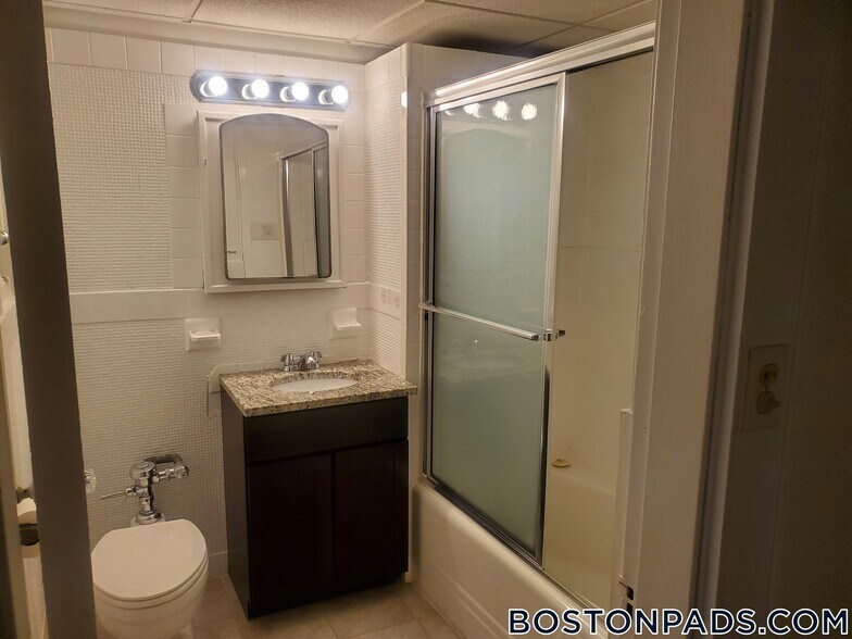 Building Photo - 62 Boylston St