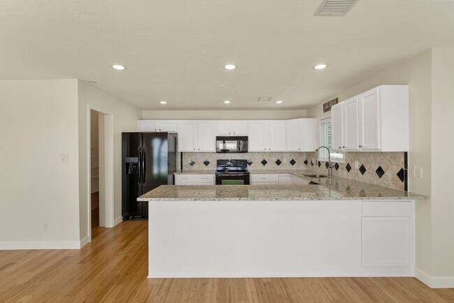 Building Photo - 3920 Brookhaven Dr