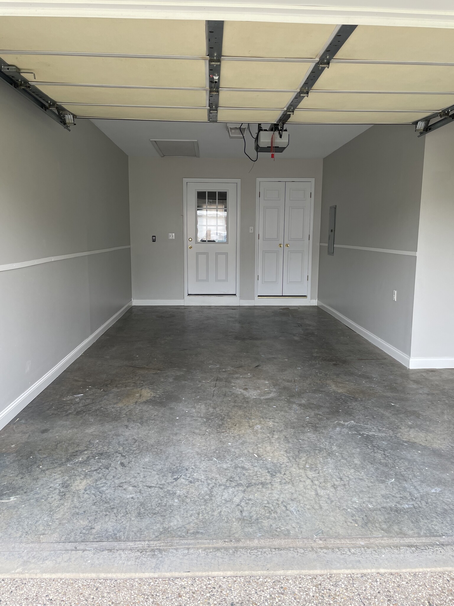 One Car Garage - 190 Scarlet Oak Dr.