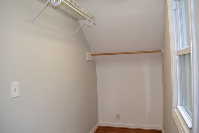 Building Photo - Nice Westend Brick home in the U of R area