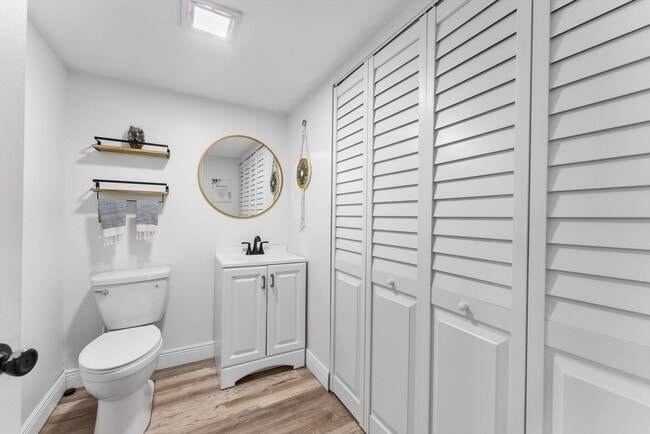 Building Photo - 3750 Victoria Dr