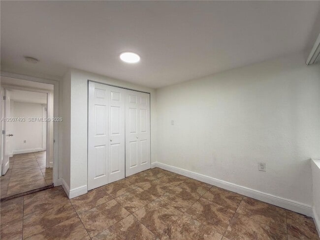 Building Photo - 410 Pinecrest Dr