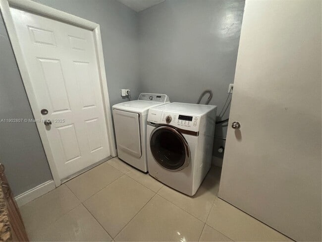 Building Photo - 6881 SW 6th St