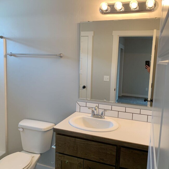 Building Photo - Pet Friendly Caldwell Home!