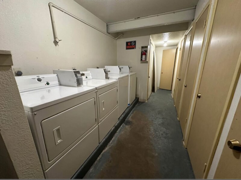 Building Photo - 2430 Muscatine Ave