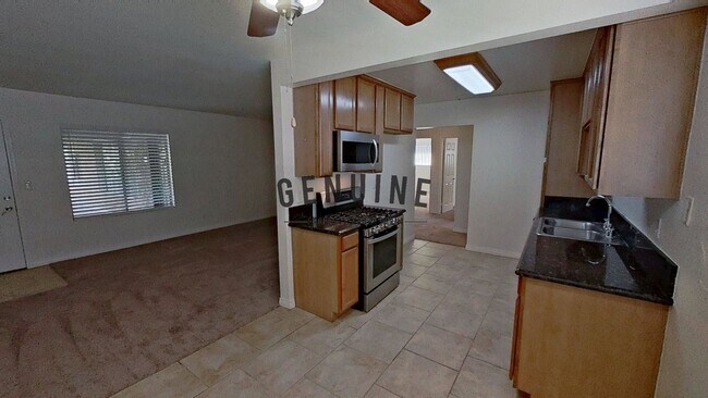 Building Photo - Beautiful 2 Bedroom in Creekside Villas!