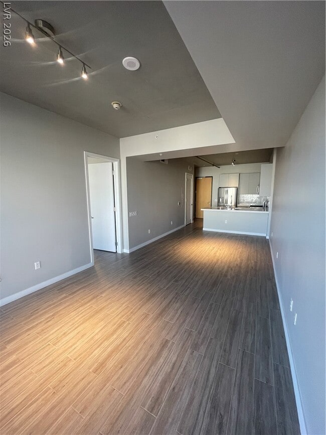 Building Photo - 353 E Bonneville Ave