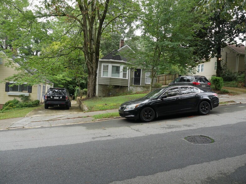 Front of the house - 1065 Atlantic Dr NW